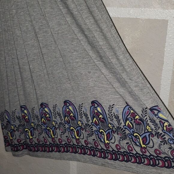 Monteau Gray Lowcut Neckline Floral Dress - Picture 6 of 6